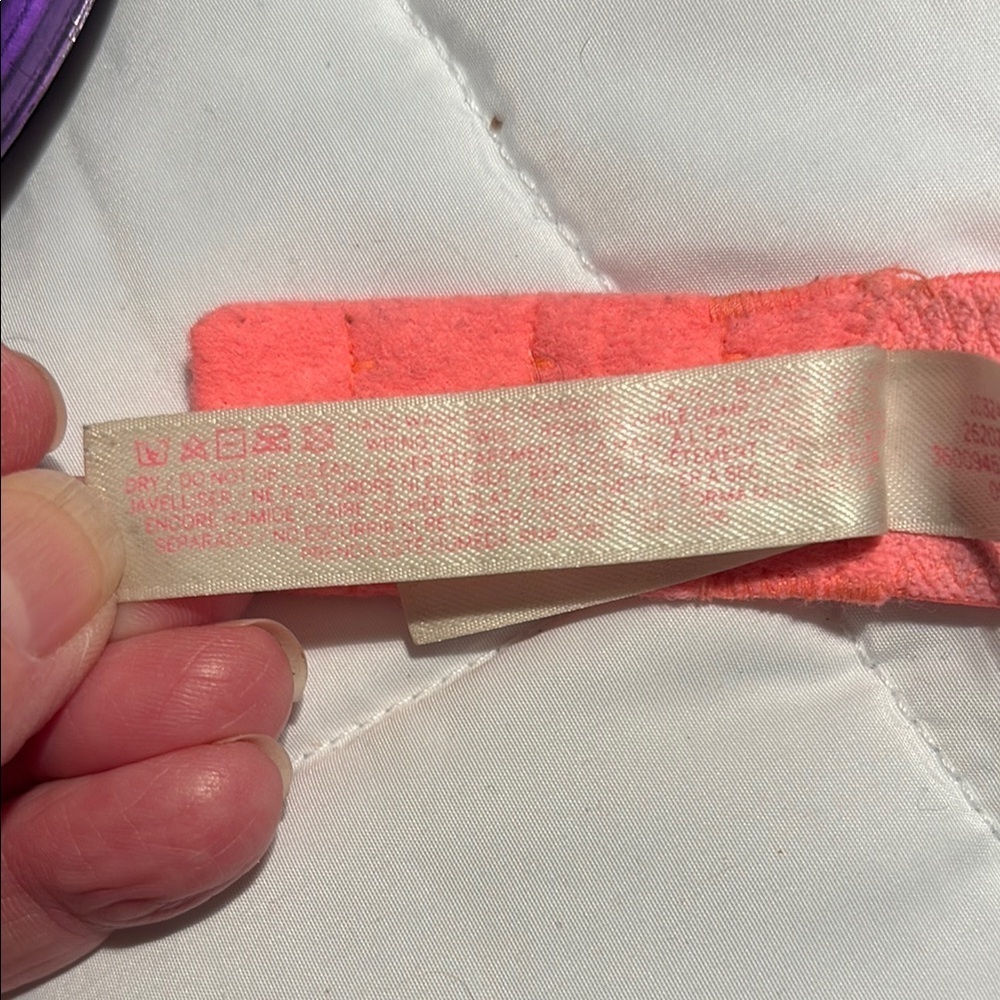 Victoria’s Secret PINK
WEAR EVERYWHERE PUSH-UP
BRA Coral - Picture 6 of 8